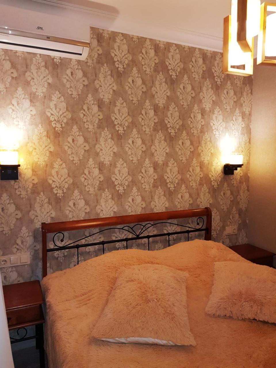 Piazza Batumi Guesthouse Ngoại thất bức ảnh