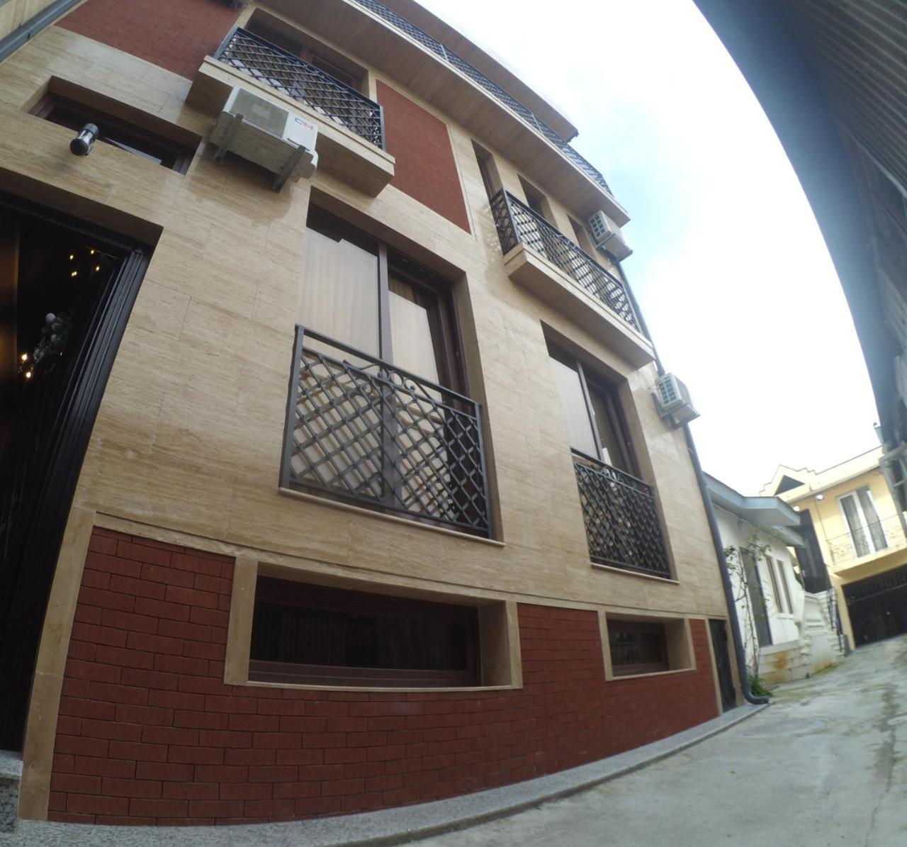 Piazza Batumi Guesthouse Ngoại thất bức ảnh