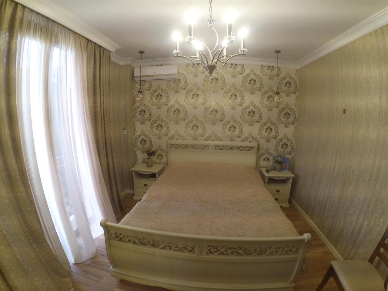 Piazza Batumi Guesthouse Ngoại thất bức ảnh