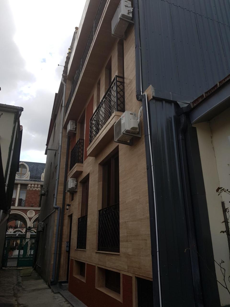 Piazza Batumi Guesthouse Ngoại thất bức ảnh