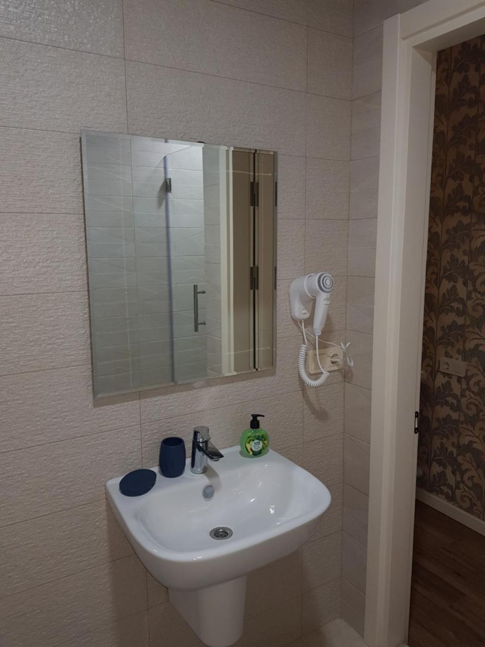 Piazza Batumi Guesthouse Ngoại thất bức ảnh