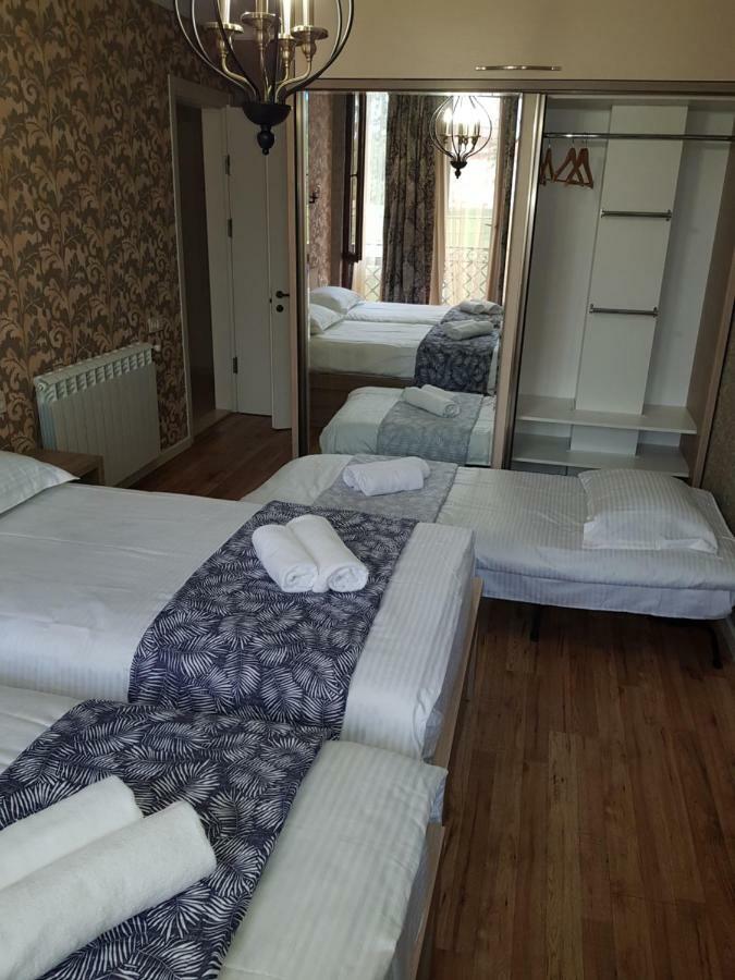 Piazza Batumi Guesthouse Ngoại thất bức ảnh