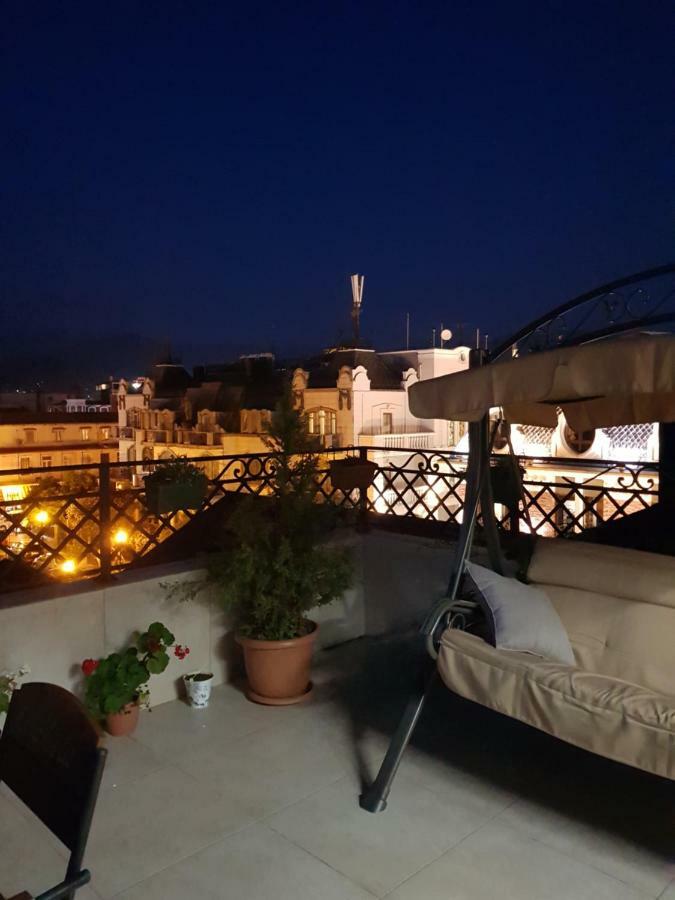 Piazza Batumi Guesthouse Ngoại thất bức ảnh