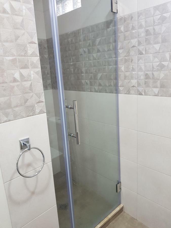 Piazza Batumi Guesthouse Ngoại thất bức ảnh