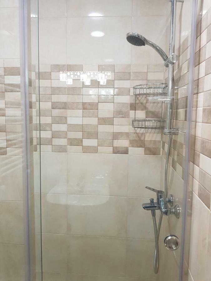 Piazza Batumi Guesthouse Ngoại thất bức ảnh