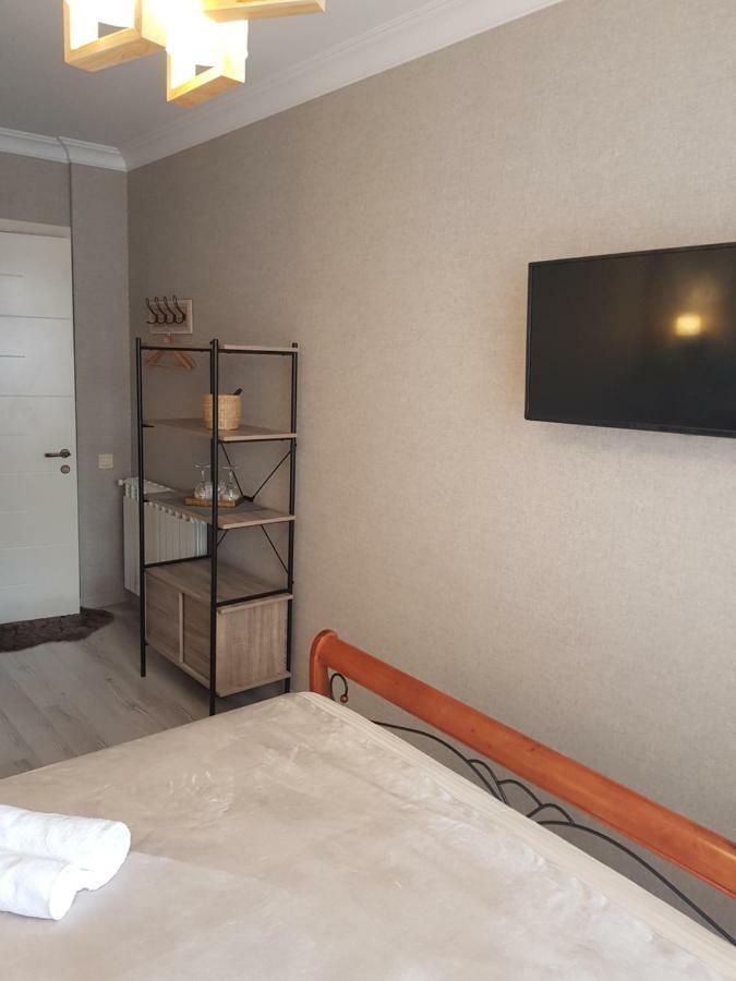 Piazza Batumi Guesthouse Ngoại thất bức ảnh