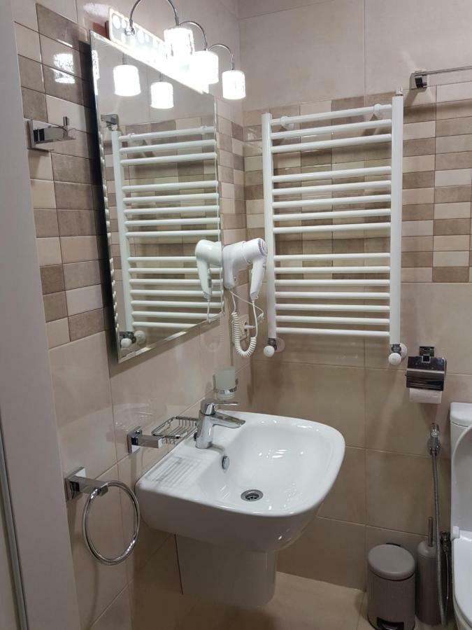 Piazza Batumi Guesthouse Ngoại thất bức ảnh