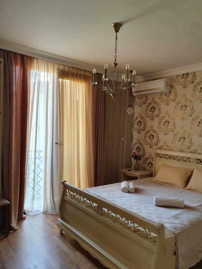 Piazza Batumi Guesthouse Ngoại thất bức ảnh