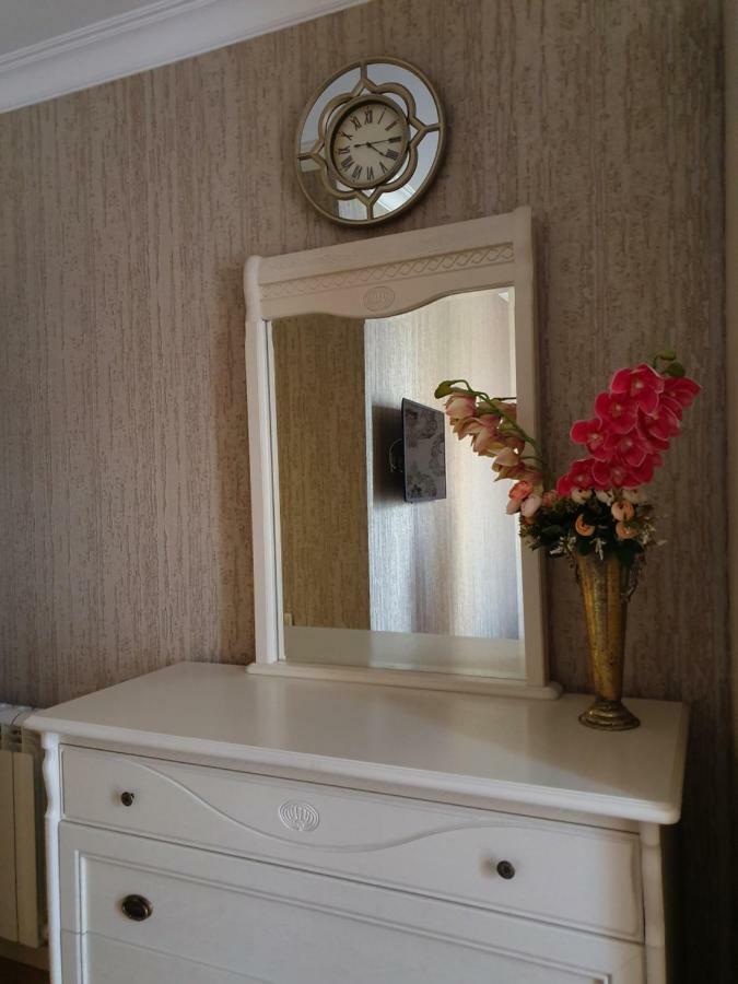 Piazza Batumi Guesthouse Ngoại thất bức ảnh