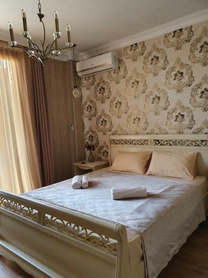 Piazza Batumi Guesthouse Ngoại thất bức ảnh