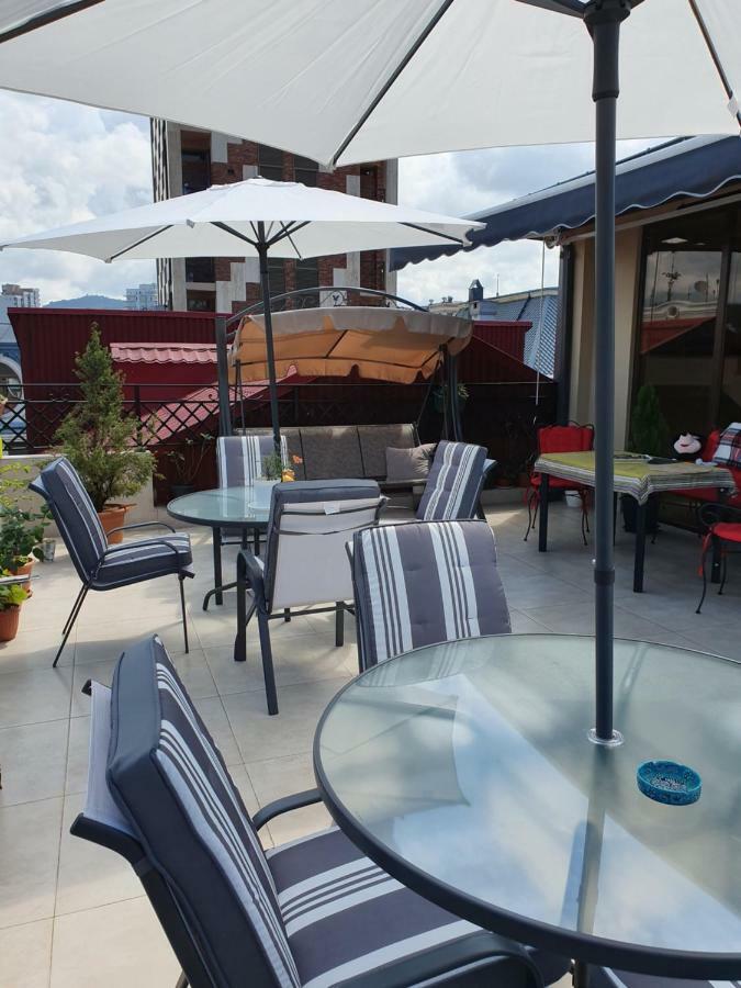 Piazza Batumi Guesthouse Ngoại thất bức ảnh